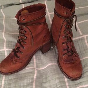 Frye Sabrina Lace-up in Cognac size 7.5